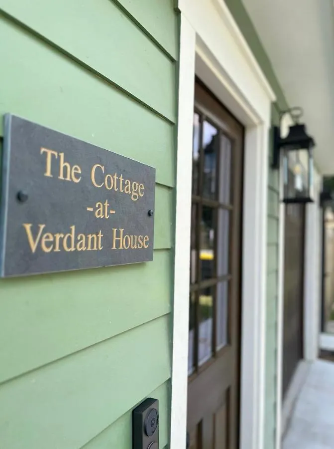 New Construction Cottage In Downtown Savannah Arts District Holiday home