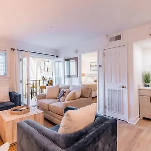  Apartment Coastal Luxe By The